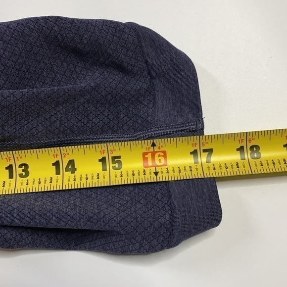 Lululemon Seamlessly Street Crop Legging Size 8 - Picture 6 of 7